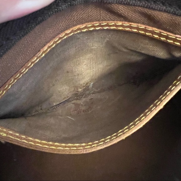 Louis Vuitton Monogram Canvas Speedy 30
(Authentic Pre-Owned) Women's VI0930 - Picture 6 of 16